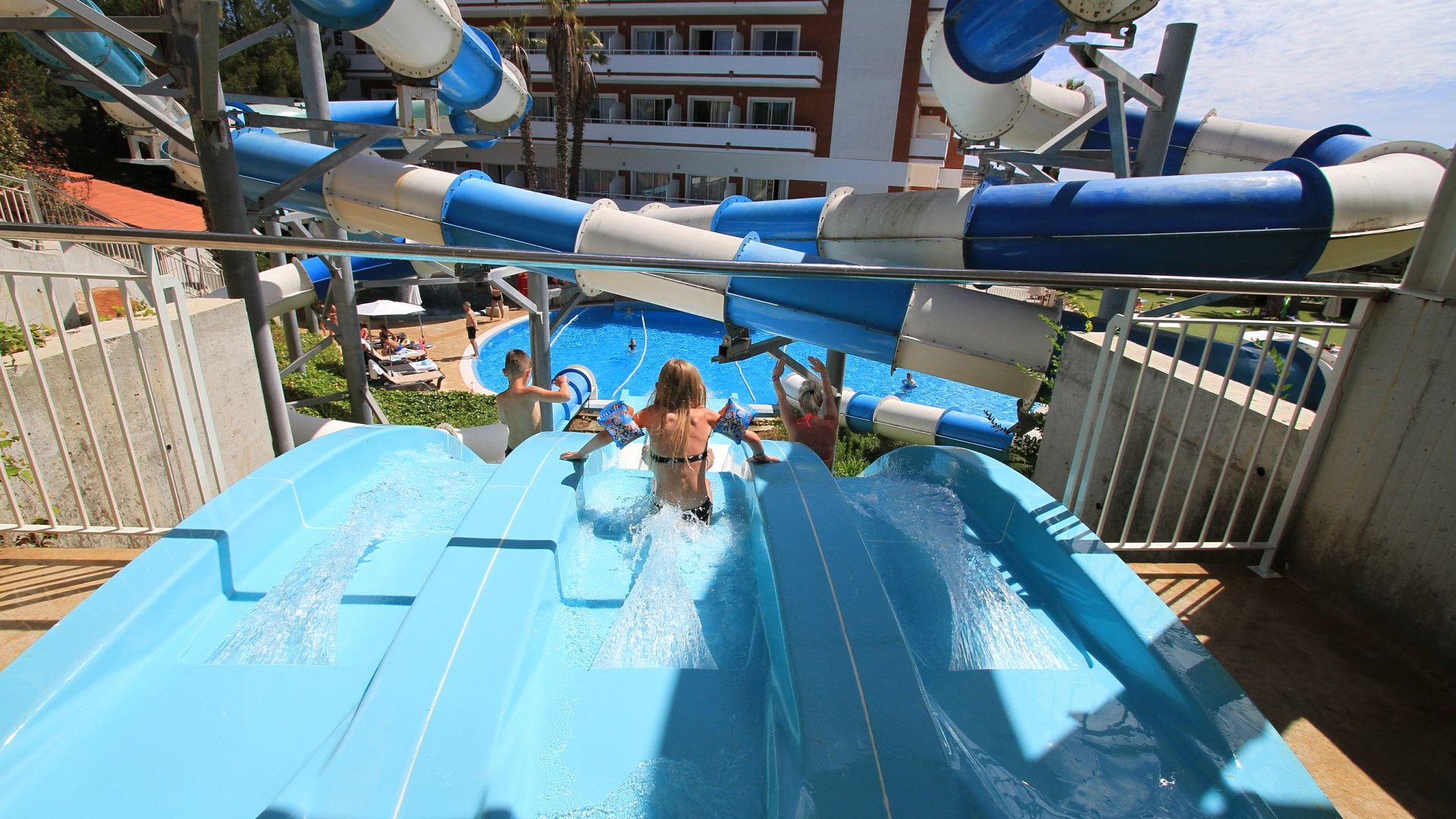 Tobogán Multipistas del Garbí Aquasplash