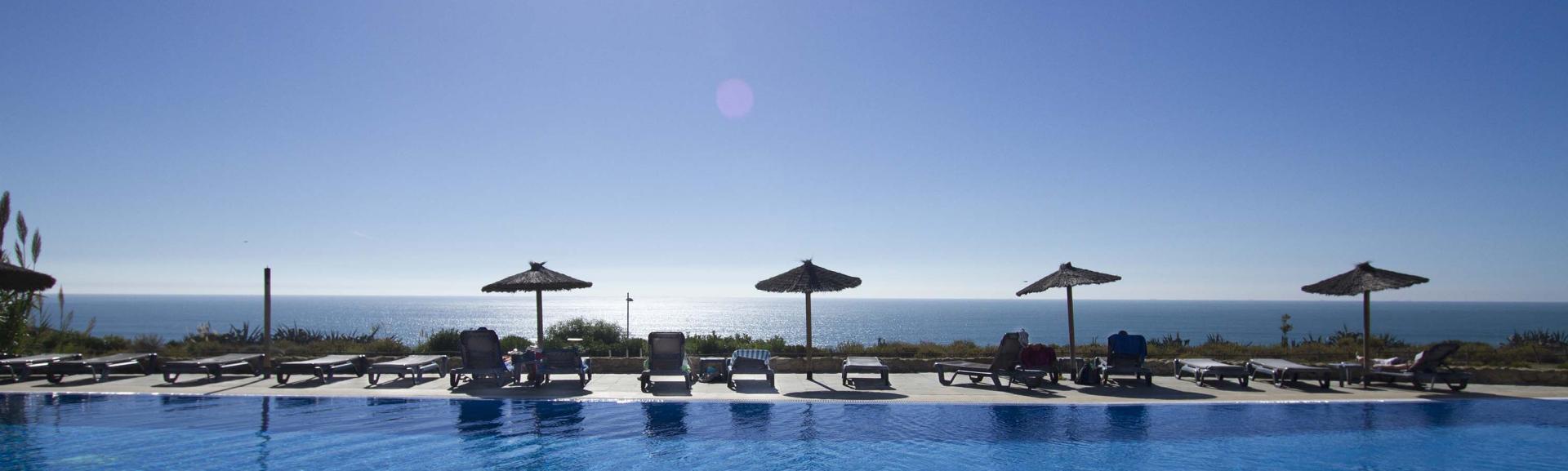 Piscina Hotel Garbí Costa Luz