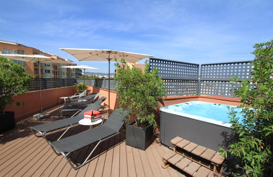 Terrasse mit Whirlpool im Zentrum von Barcelona